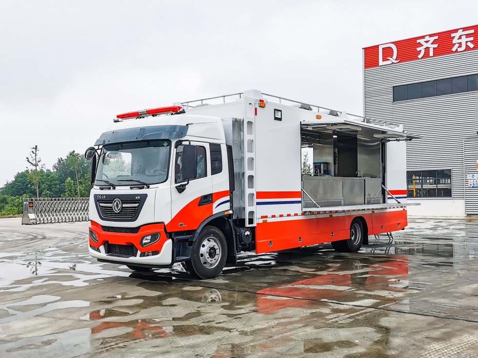 東風(fēng)天錦餐車(chē)-可供300人就餐